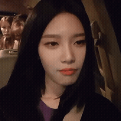 Two Girls In Dark Room Saying 너도 렌즈 ? GIF