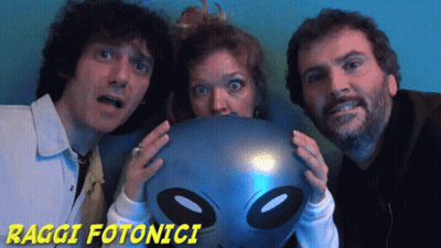 Two Men And Woman Holding Blue Alien Balloon Raggi Fotonici GIF