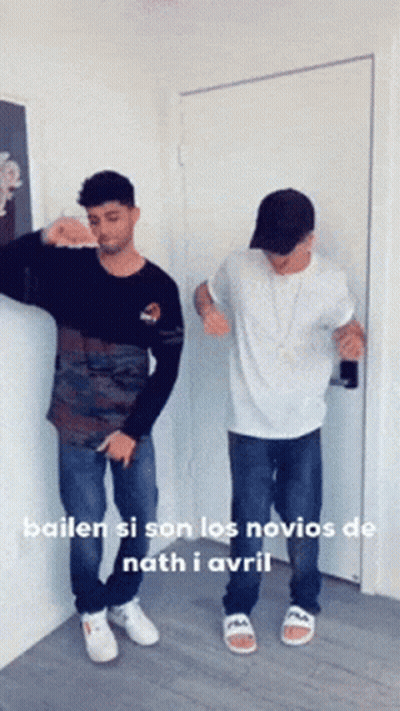 Two Men Dancing Bailen Si Son Los Novios De Nath I Avril GIF