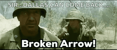 Dos Hombres con Cascos en un Campo GIF