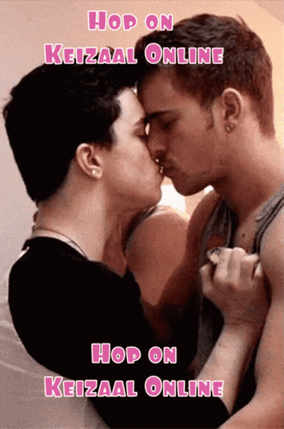 Two Men Kissing With Hop On Keizaal Online