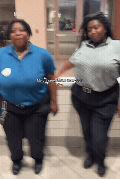 Dos mujeres bailando mi equipo CIA mejor que el tuyo GIF