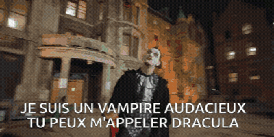 Vampire Standing In Front Of Building Je Suis Un Vampire Audacieux GIF