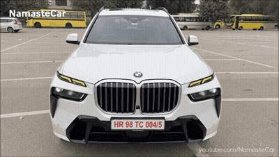 White Car With License Plate HR 98 TC 004 / 5 GIF
