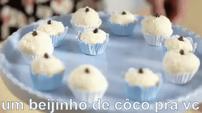 White Cupcakes Saying Um Beijinho De Coco Pra Vc GIF