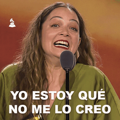 Woman At Microphone Yo Estoy Que No Me Lo Creo GIF
