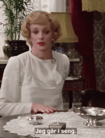 Woman At Table Jeg Gør I Seng GIF