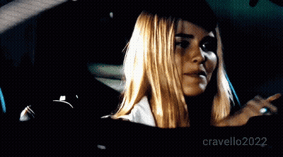 Mujer en coche con texto rojo Pussy GIF