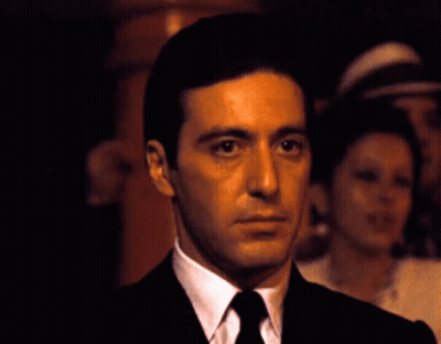 Mujer frente a armario diciendo y de inmediato saltas a conclusiones GIF