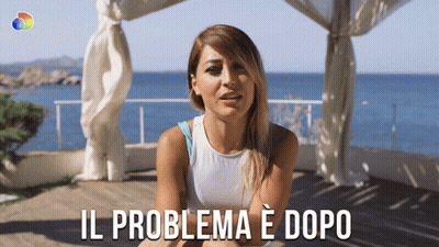 Woman In Front Of Ocean With Il Problema E Dopo GIF