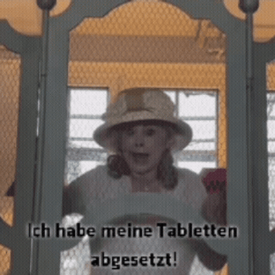 Woman In Hat Says Ich Habe Meine Tabletten Abgesetzt GIF