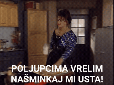Woman In Kitchen Poljupcima Vrelim Nasminkaj Mi Usta GIF