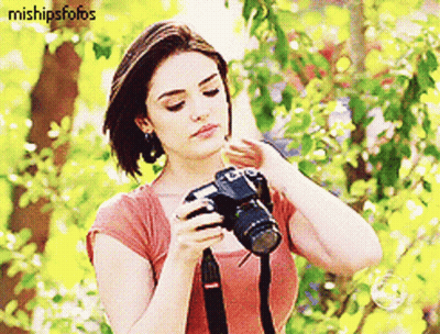 Woman In Pink Tank Top Says E Eu La Tenho Cara De Tonta GIF