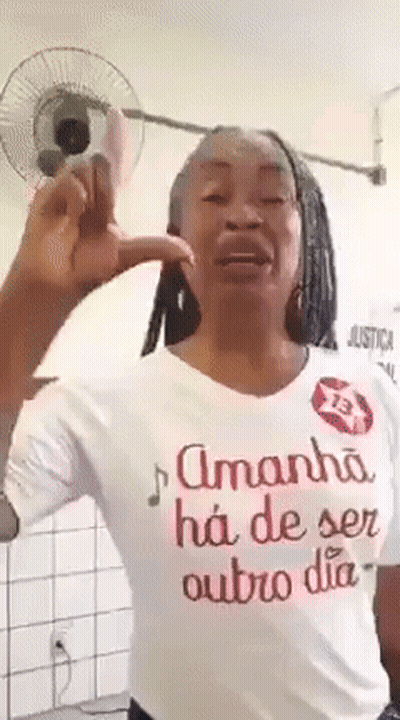 Woman In White Shirt Amanha Ha De Ser Outro Dia GIF