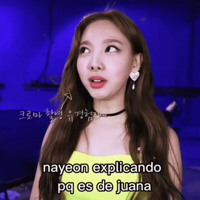 Woman In Yellow Top Nayeon Explicando Pq Es De Juana GIF
