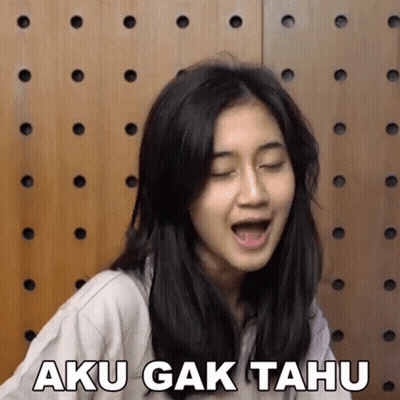 Woman Making Funny Face Saying Aku Gak Tahu GIF