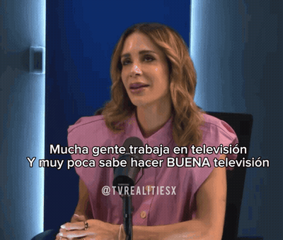 Woman Pink Shirt Mucha Gente Trabaja En Television GIF