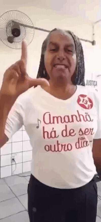 Woman Pointing Up in Amanha Ha De Ser Outro Dia T-Shirt