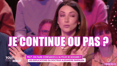 Woman Sitting In Front Of Screen Saying Je Continue Ou Pas GIF