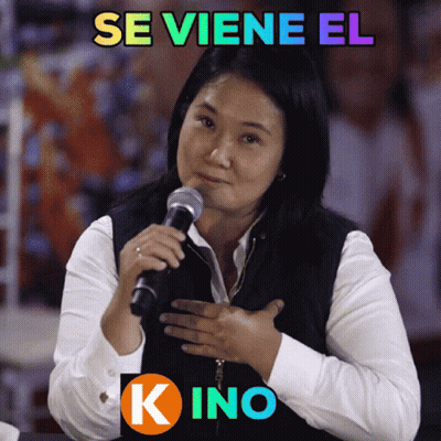 Woman Speaking Into Microphone Se Viene El Kino GIF