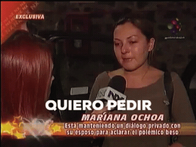 Woman Talking Into Microphone Quiero Pedir Mariana Ochoa GIF