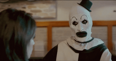 Mujer hablando con payaso de sombrero de copa GIF