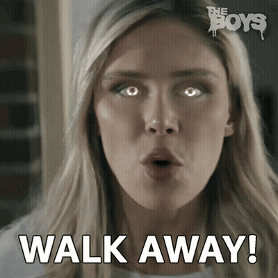 Mujer con ojos brillantes diciendo Aléjate GIF