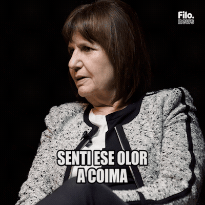 Woman With Sentiese Olor A Coima Jacket GIF