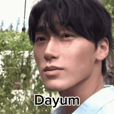 Rostro de joven dice: Dayum GIF
