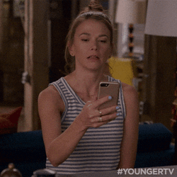 Younger Liza Miller Cant Read Text Message GIF